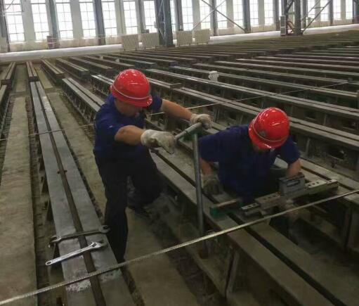 地軌安裝現(xiàn)場(chǎng)